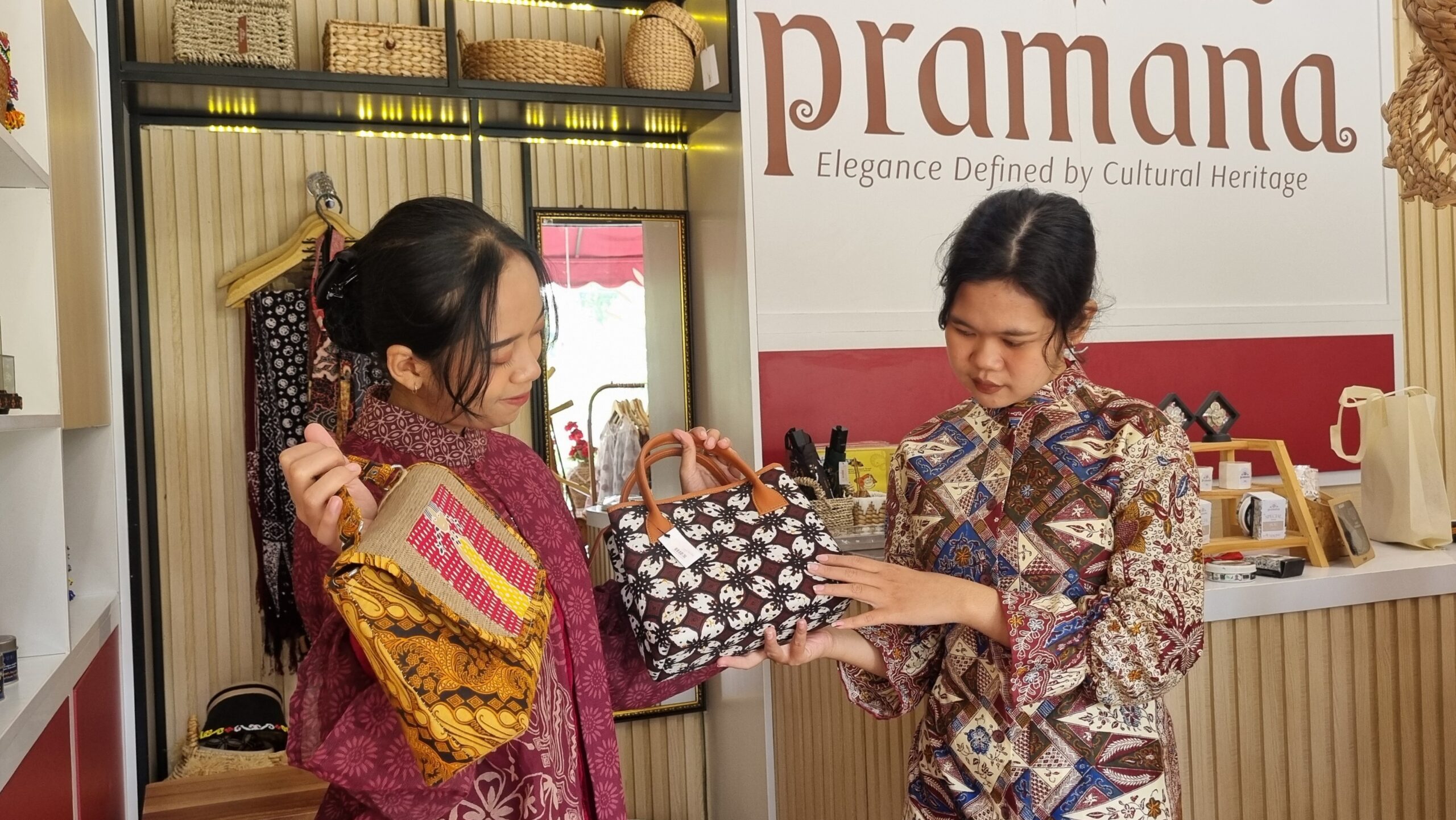 Pramana craft toko souvenir pusat oleh oleh magelang borobudur tas batik rotan tote kain elegan etnik estetik lucu cantik kekinian murah diskon wonderful indonesia