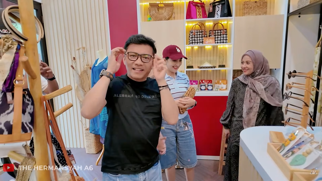 Pramana craft wonderful indonesia anang hermansyah ashanty keluarga a6 asix aurel, azriel arsy arsya wisata borobudur magelang edukasi oleh oleh toko